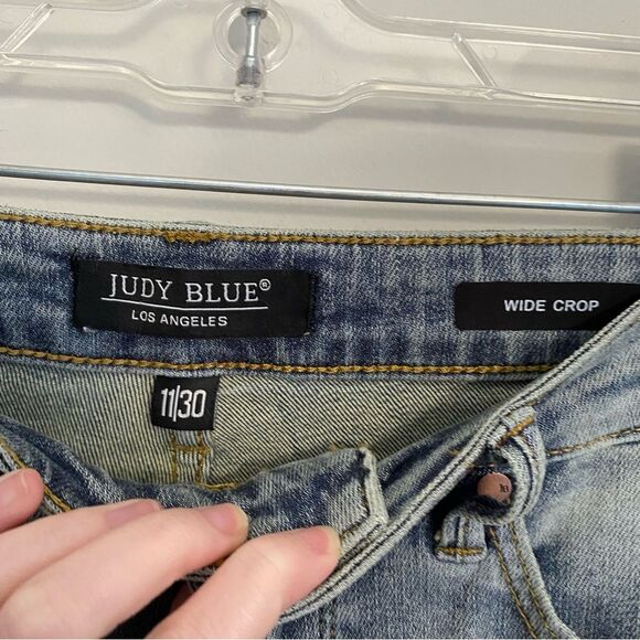 Judy Blue Mid Rise Tummy Control Raw Hem Wide Crop Size 11/30 - Picture 2 of 6